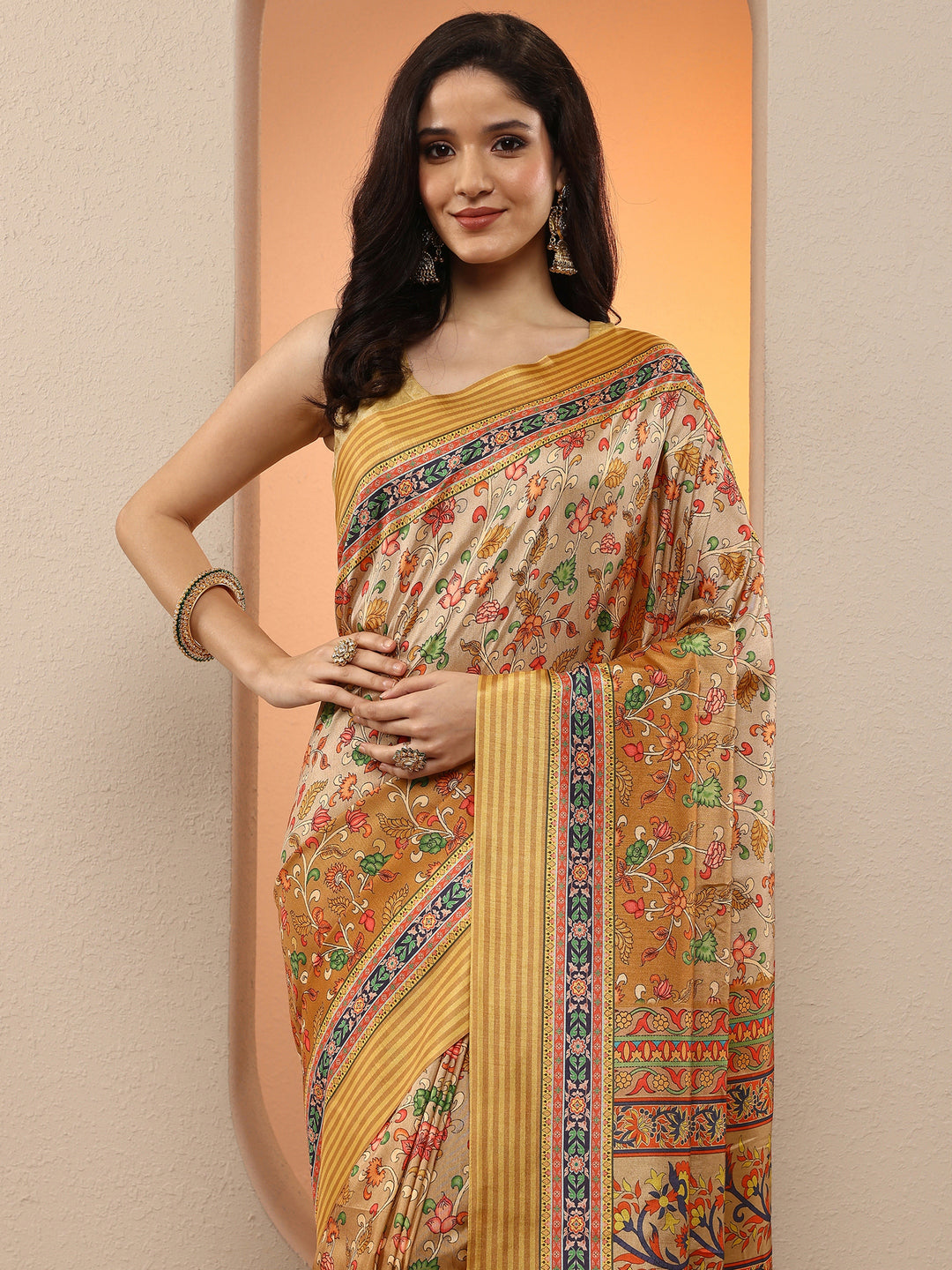 Mustard Printed Silk Blend Saree With Unstitched Blouse Piece