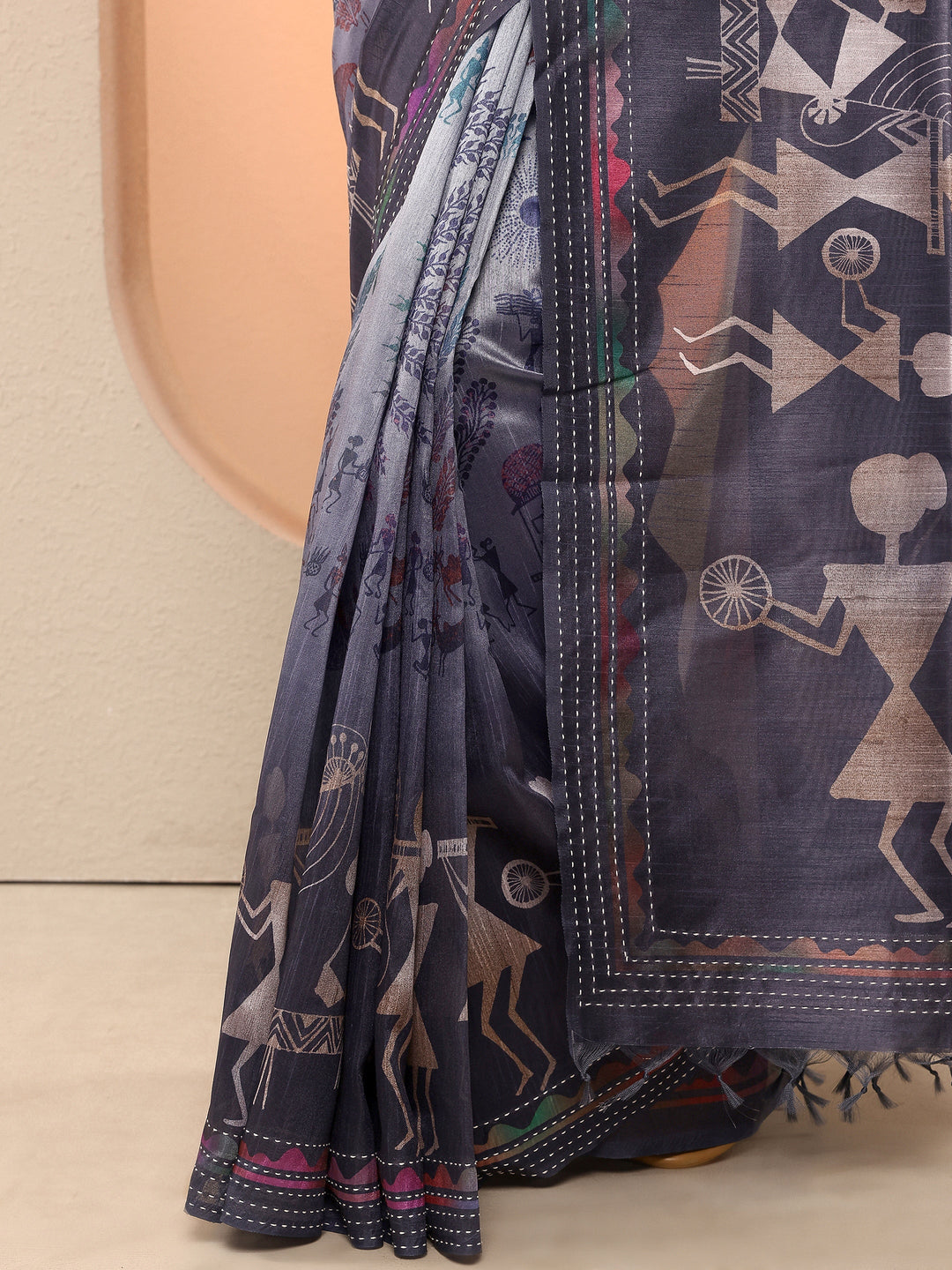 Grey Tribal Printed Sarees With Unstitched Blouse Piece