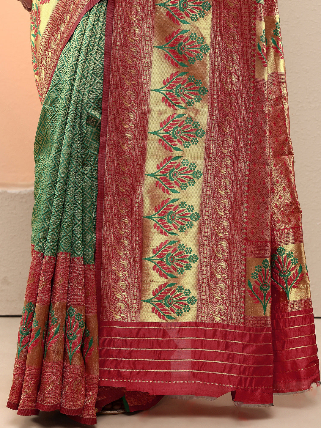 Green Woven Design Silk Blend Sarees With Unstitched Blouse Piece