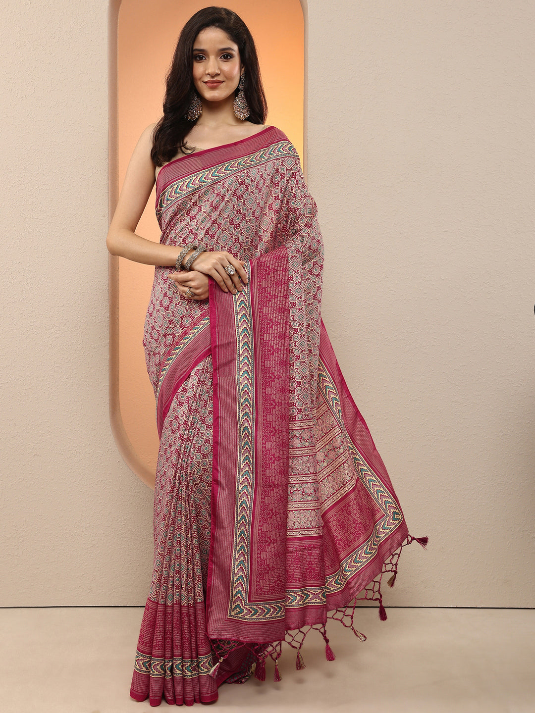 Pink Printed Silk Blend Saree With Unstitched Blouse Piece