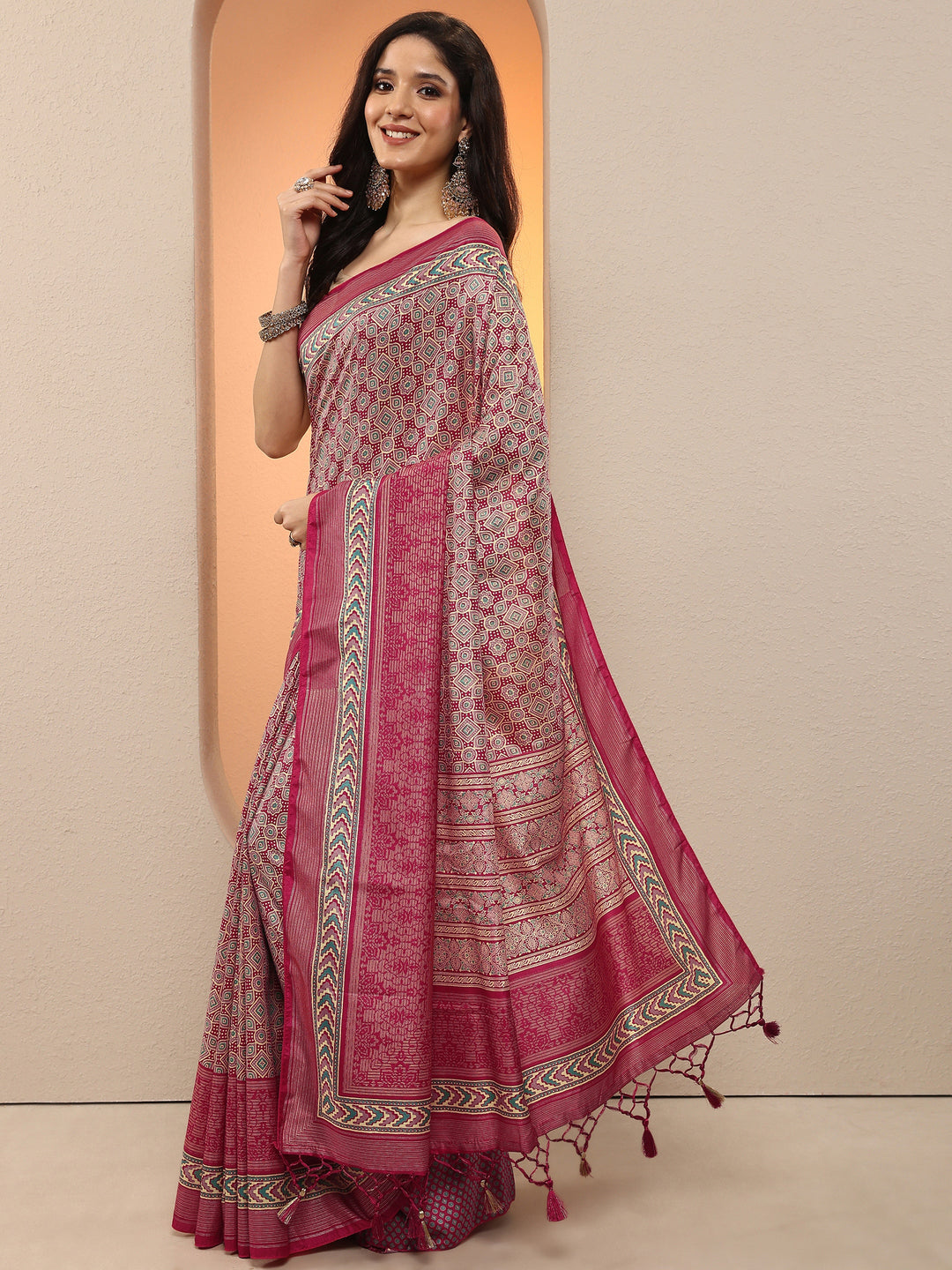 Pink Printed Silk Blend Saree With Unstitched Blouse Piece