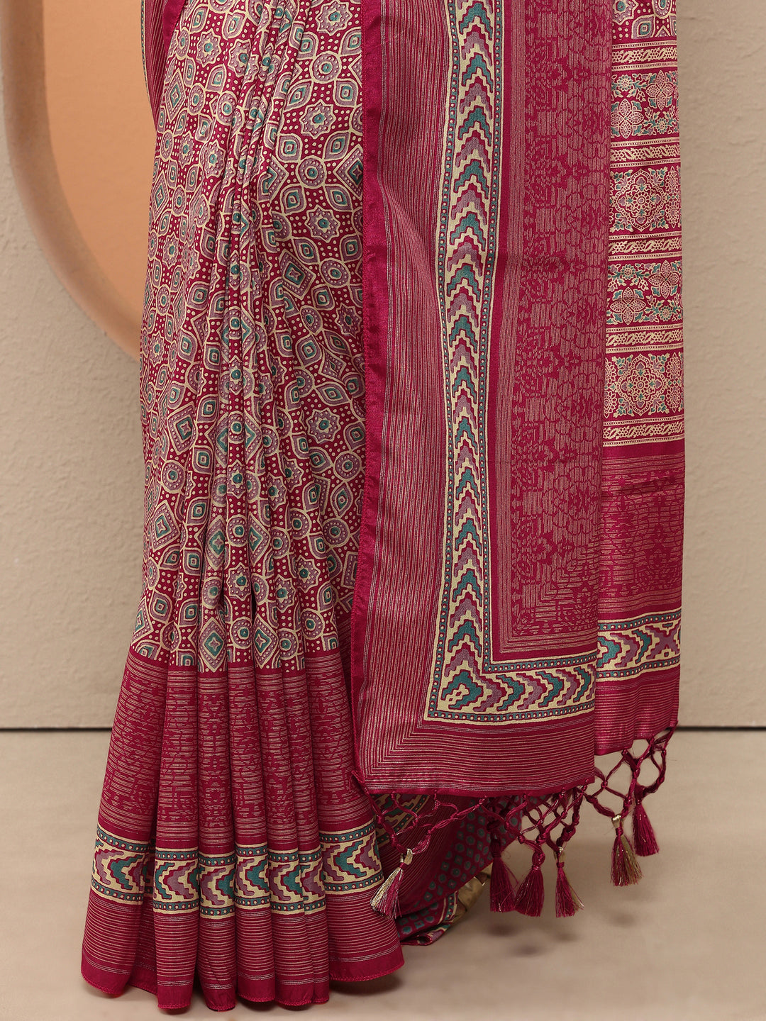 Pink Printed Silk Blend Saree With Unstitched Blouse Piece