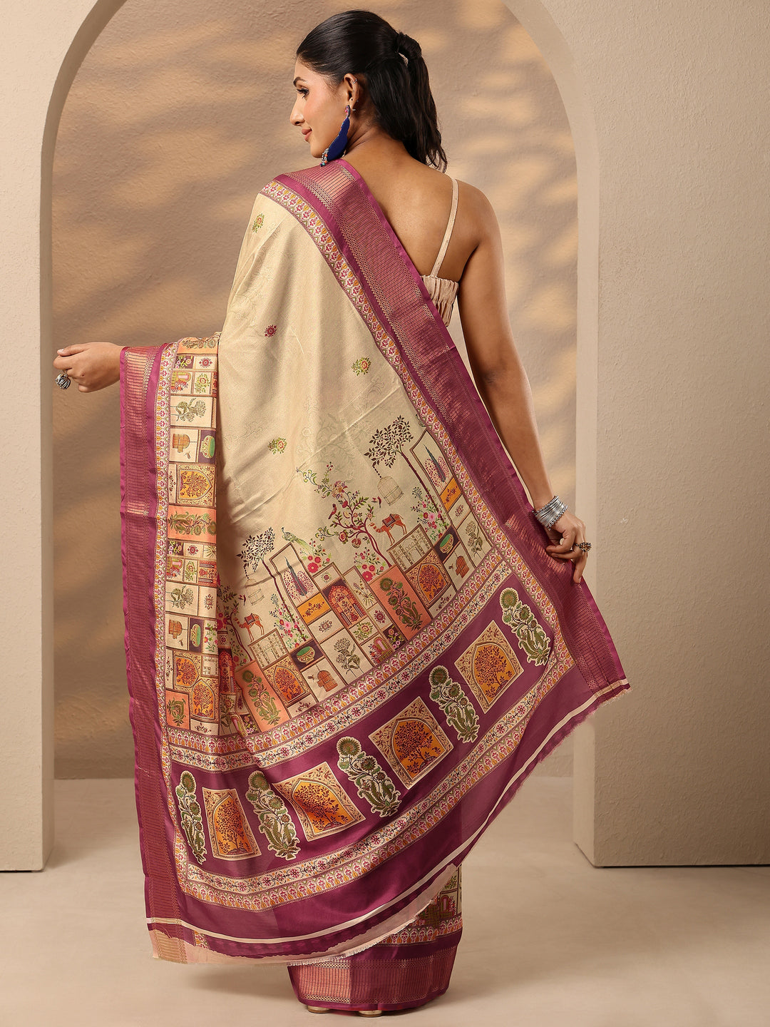 Beige Printed Silk Blend Saree With Unstitched Blouse Piece