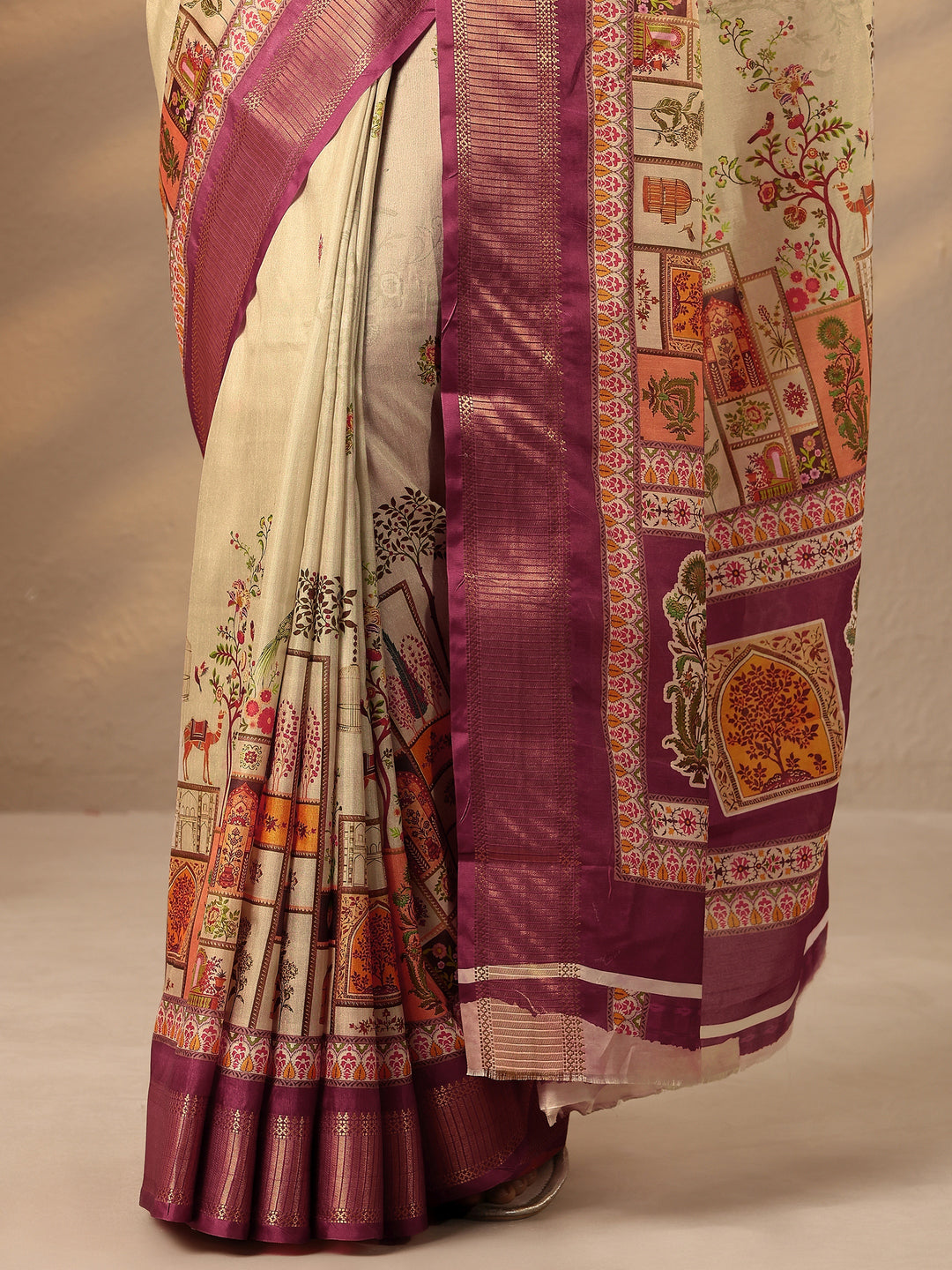 Beige Printed Silk Blend Saree With Unstitched Blouse Piece
