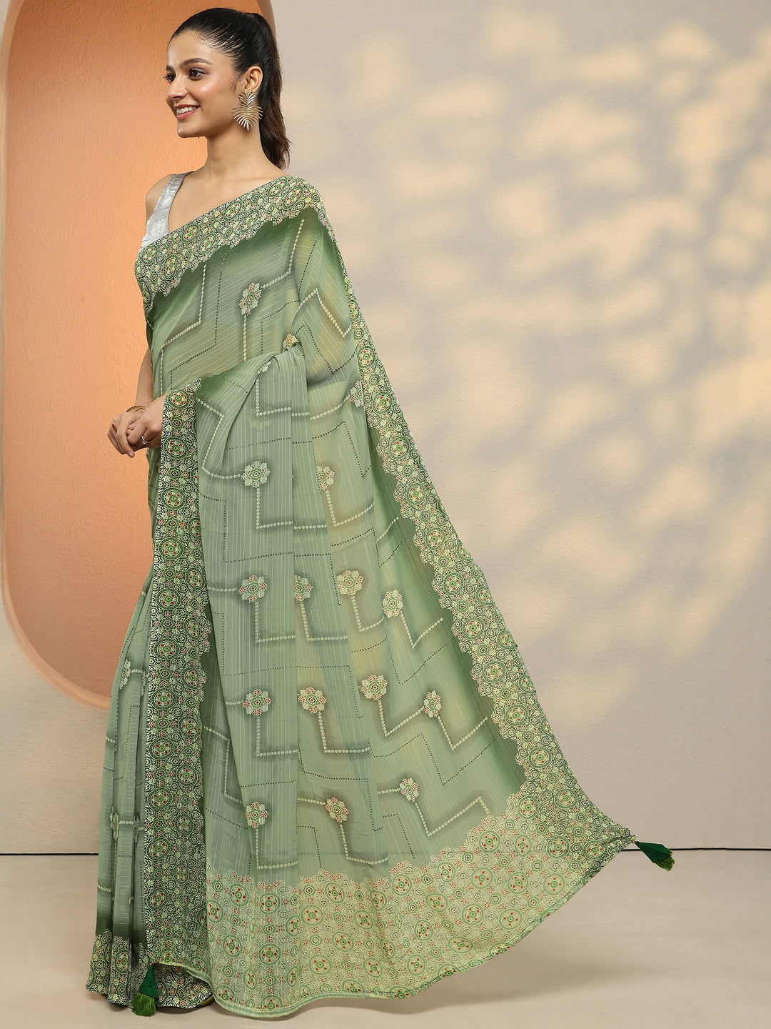 Green Printed Georgette Saree With Unstitched Blouse Piece