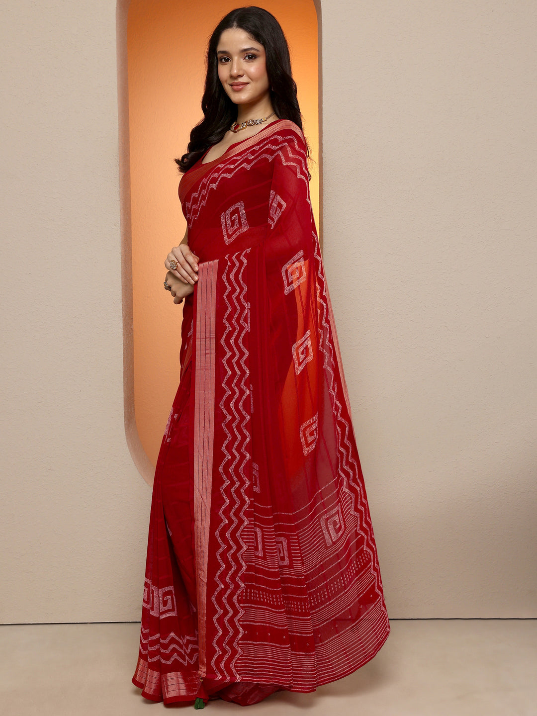 Red Printed Georgette Saree With Unstitched Blouse Piece