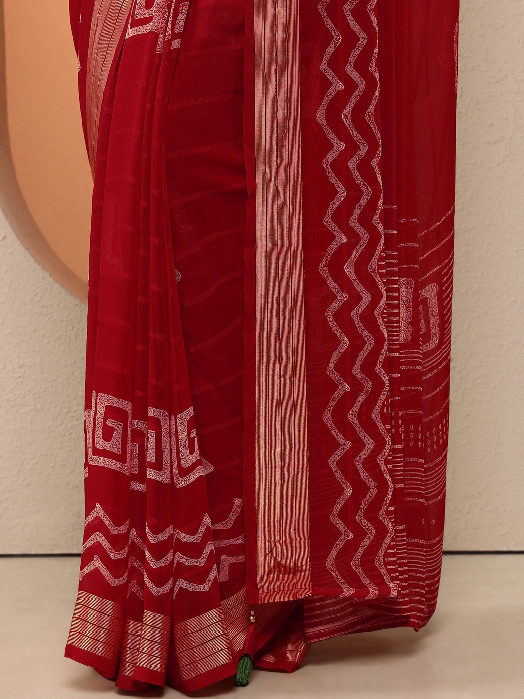 Red Printed Georgette Saree With Unstitched Blouse Piece