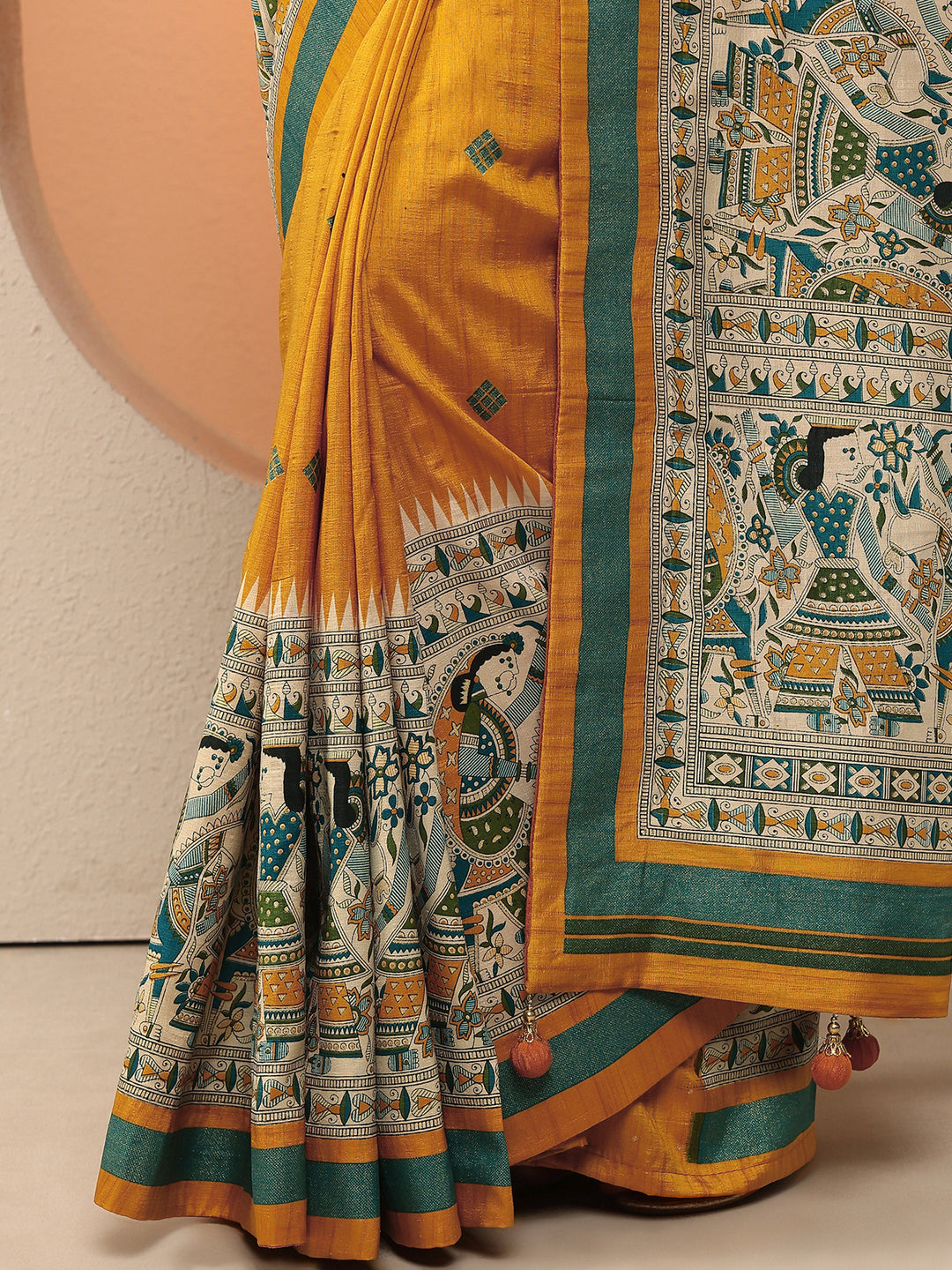 Mustard Printed Silk Blend Saree With Unstitched Blouse Piece