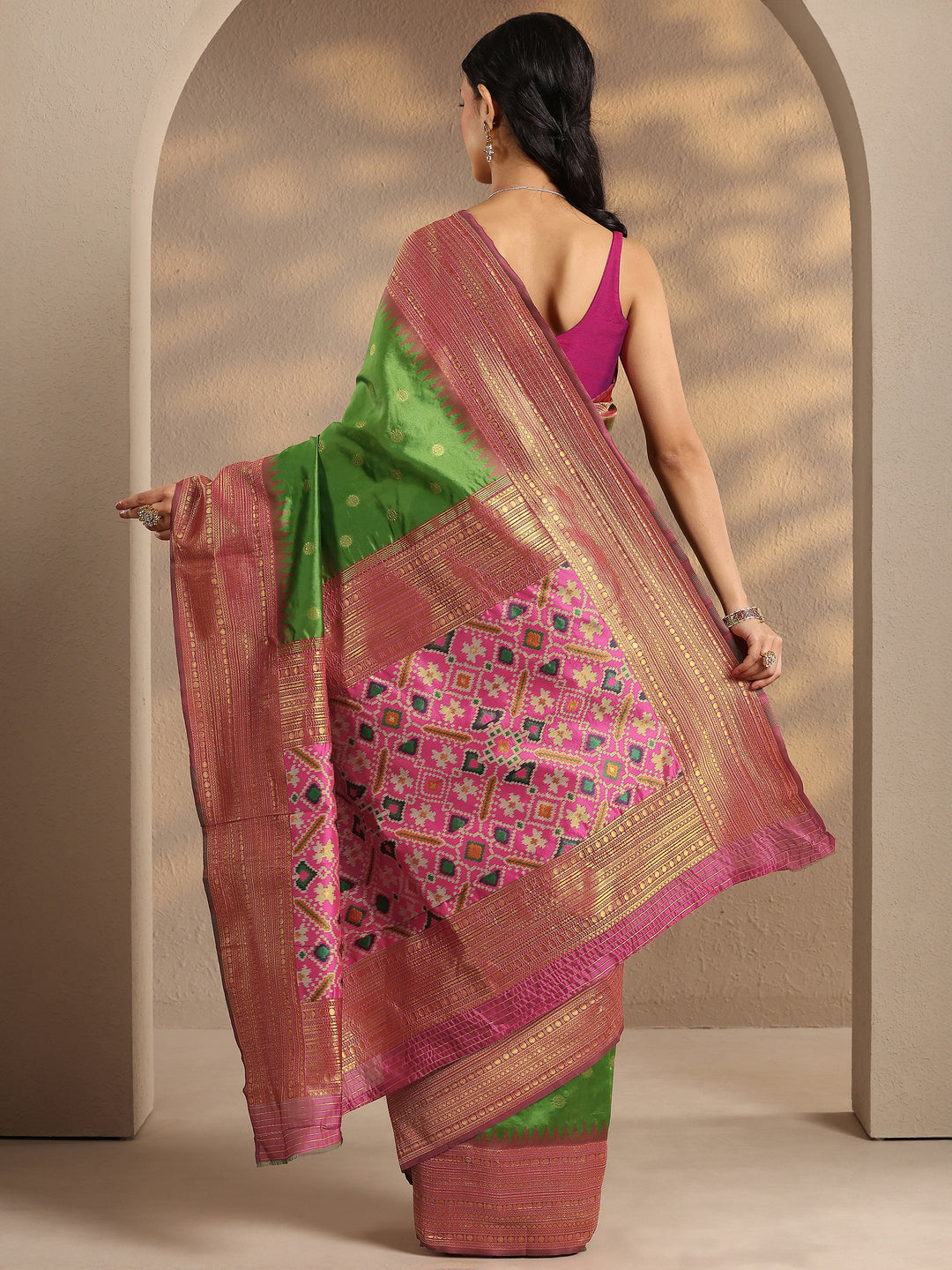 Green Woven Design Silk Blend Saree With Unstitched Blouse Piece