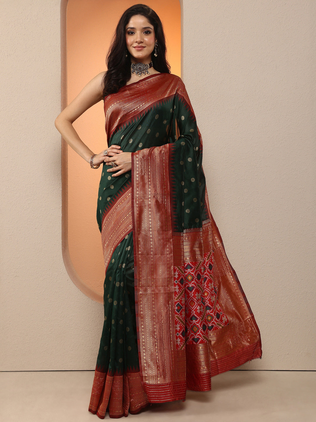 Green Woven Design Silk Blend Saree With Unstitched Blouse Piece