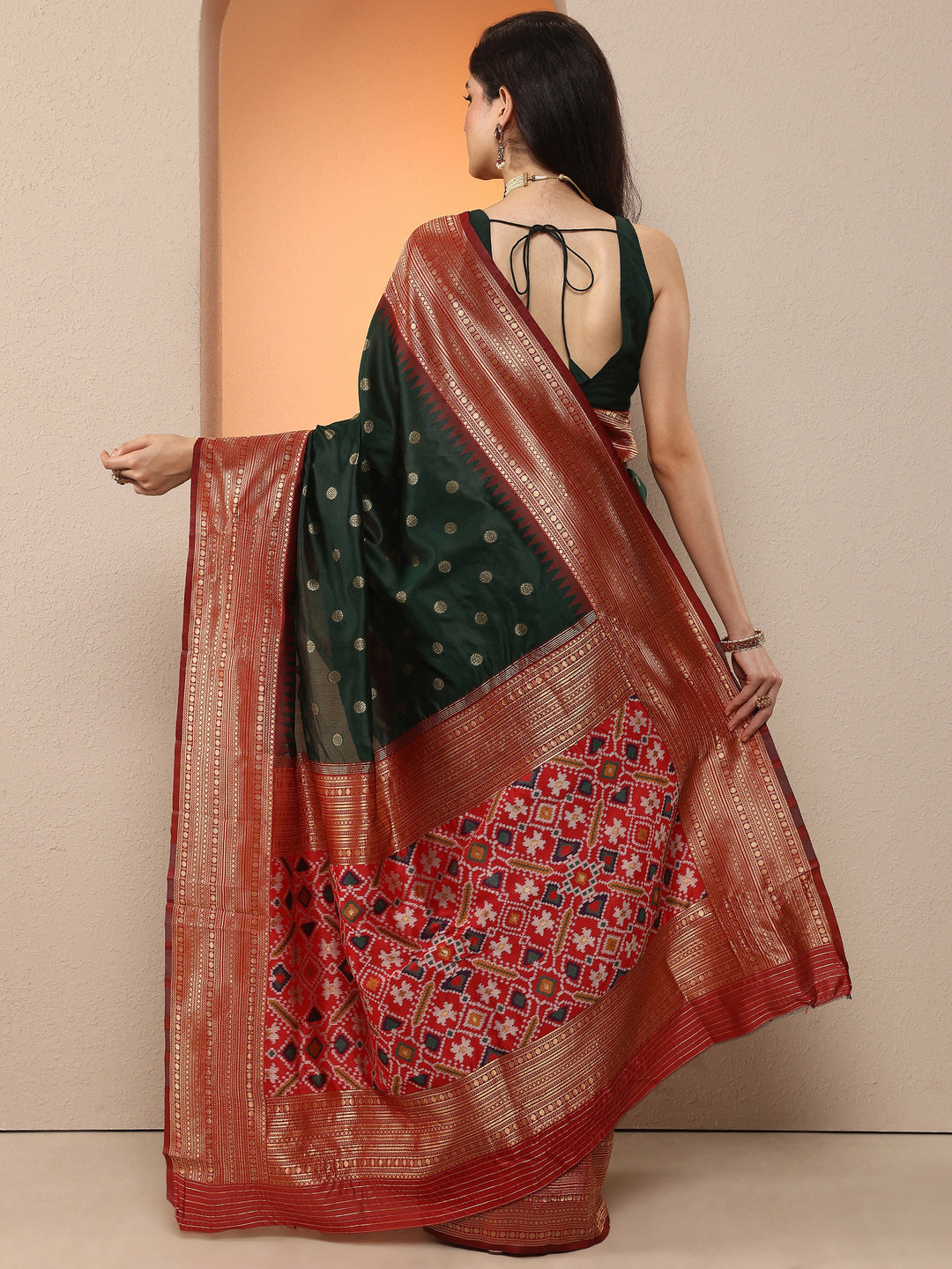 Green Woven Design Silk Blend Saree With Unstitched Blouse Piece