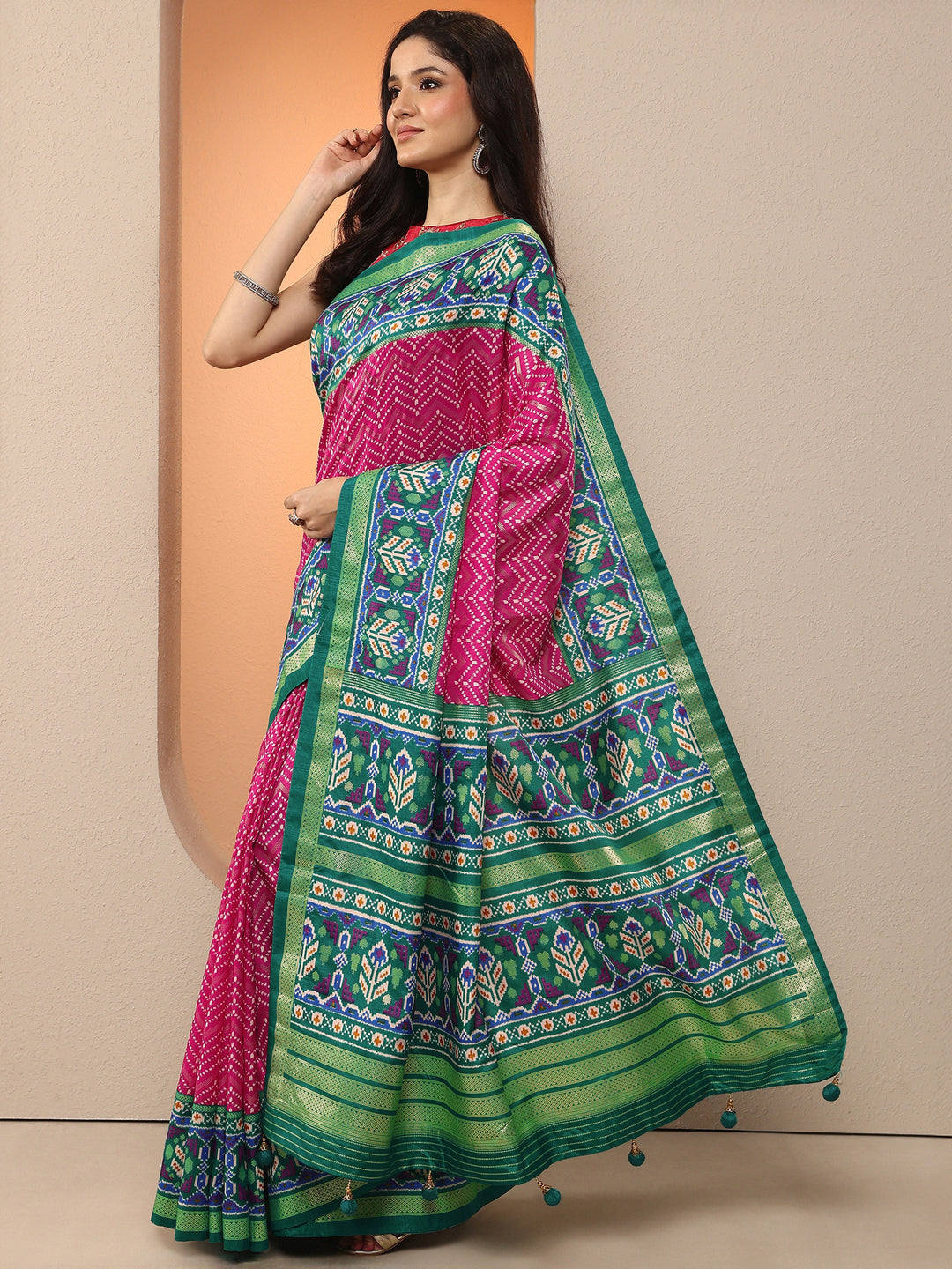 Pink Chevron Printed Silk Blend Saree With Unstitched Blouse Piece