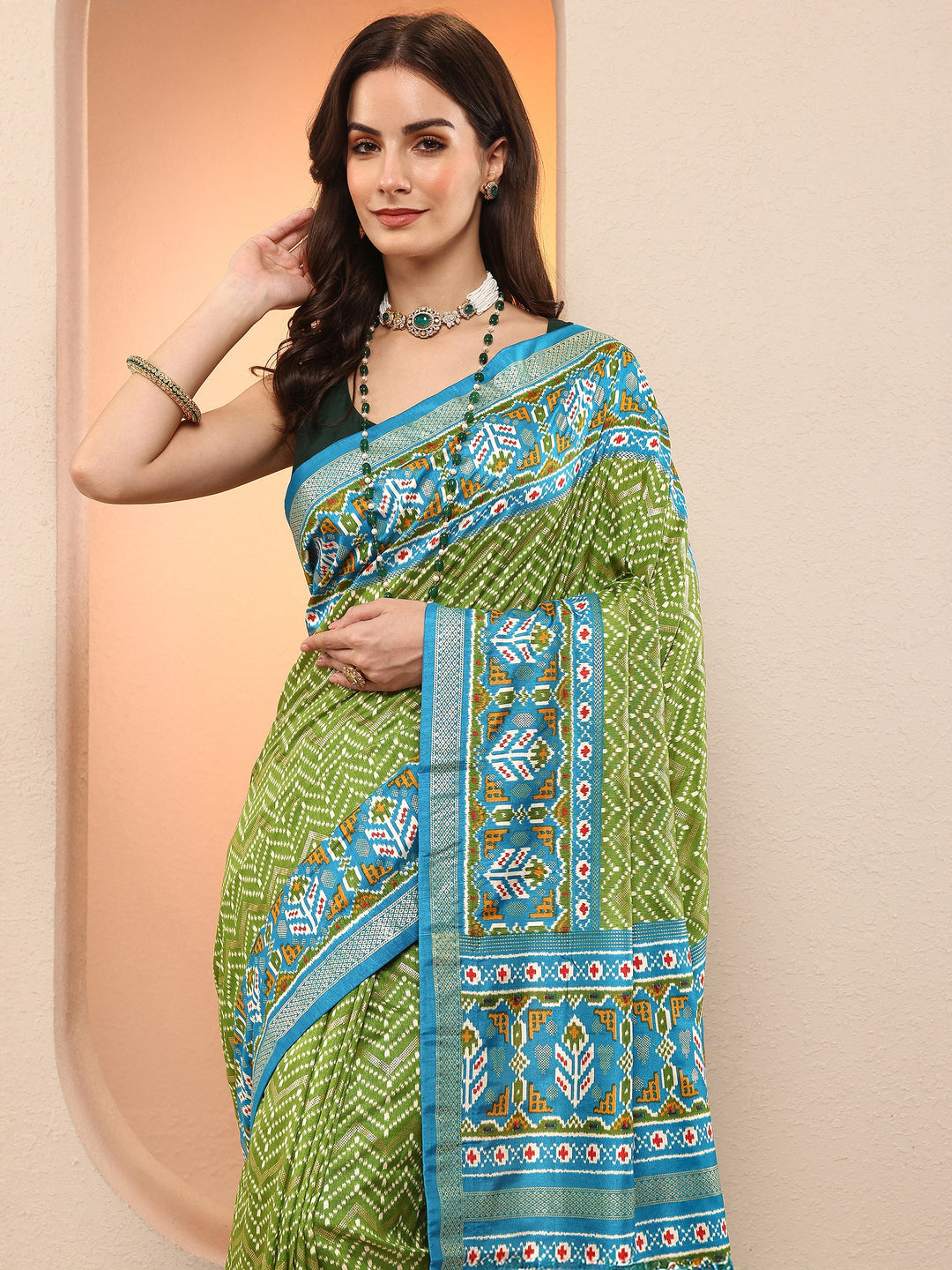 Green Chevron Printed Sarees With Unstitched Blouse Piece