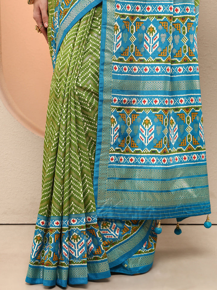 Green Chevron Printed Sarees With Unstitched Blouse Piece