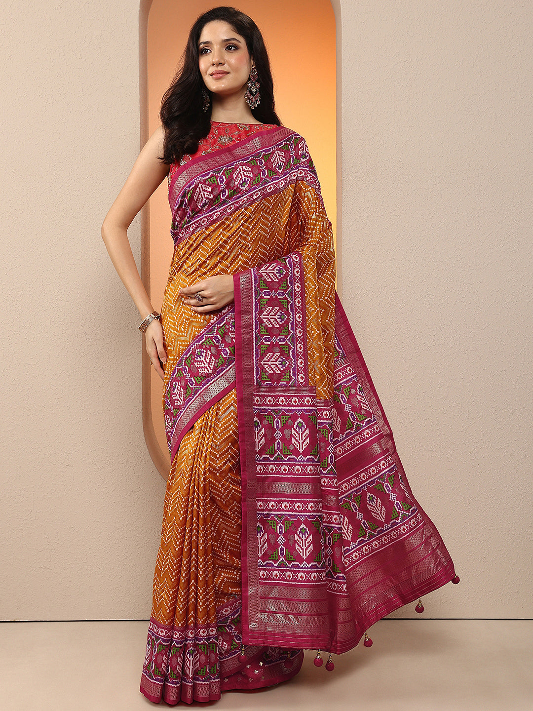 Mustard Chevron Printed Silk Blend Saree With Unstitched Blouse Piece