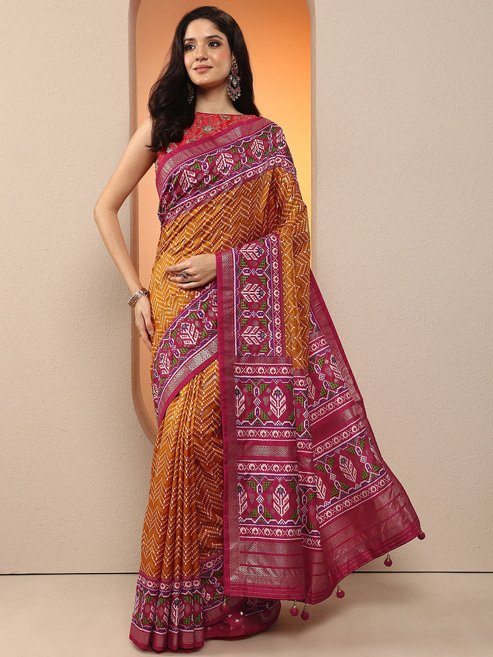 Mustard Chevron Printed Silk Blend Saree With Unstitched Blouse Piece