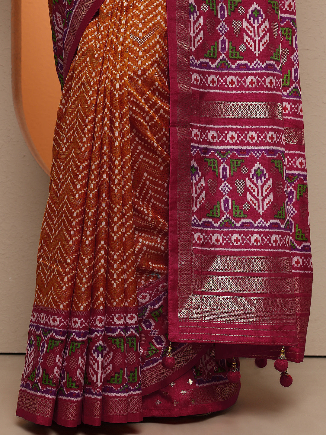 Mustard Chevron Printed Silk Blend Saree With Unstitched Blouse Piece