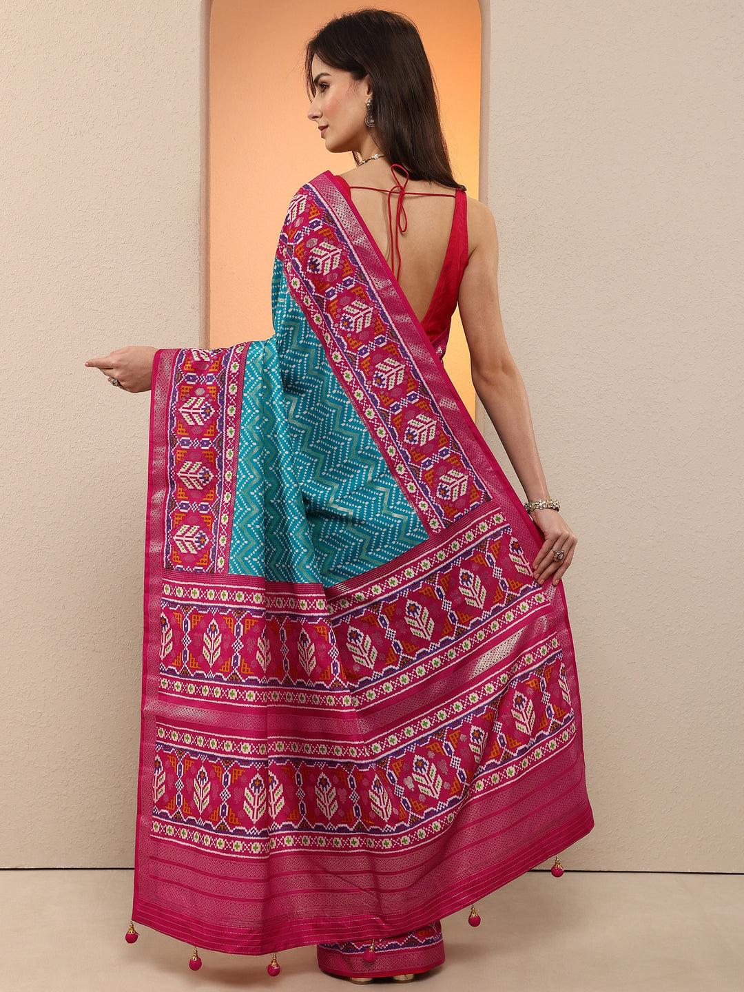 Blue Chevron Printed Sarees With Unstitched Blouse Piece