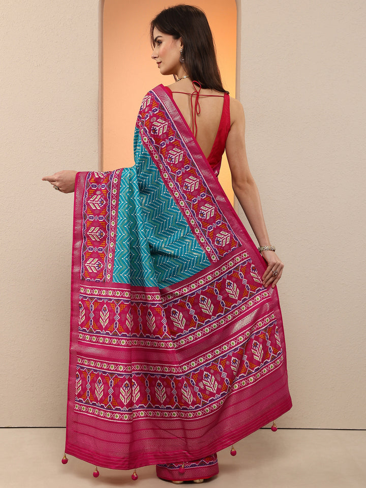Blue Chevron Printed Sarees With Unstitched Blouse Piece