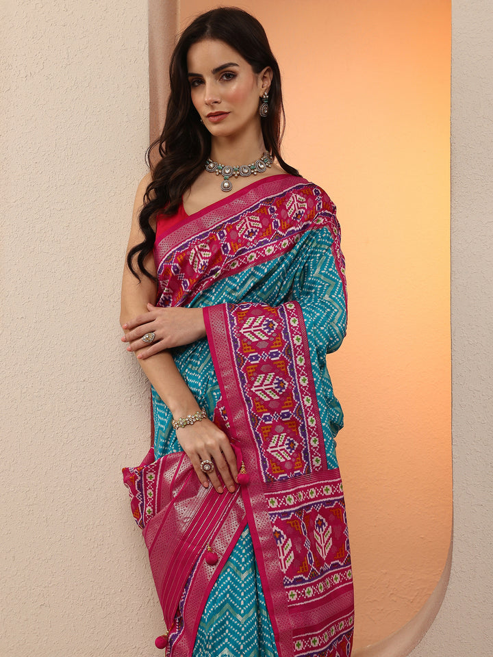 Blue Chevron Printed Sarees With Unstitched Blouse Piece