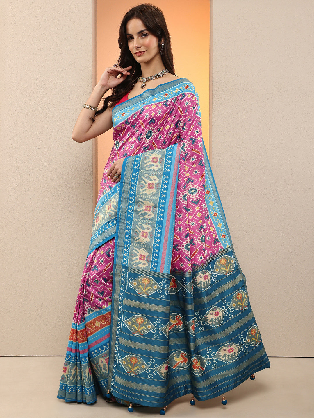 Pink Printed Silk Blend Saree With Unstitched Blouse Piece