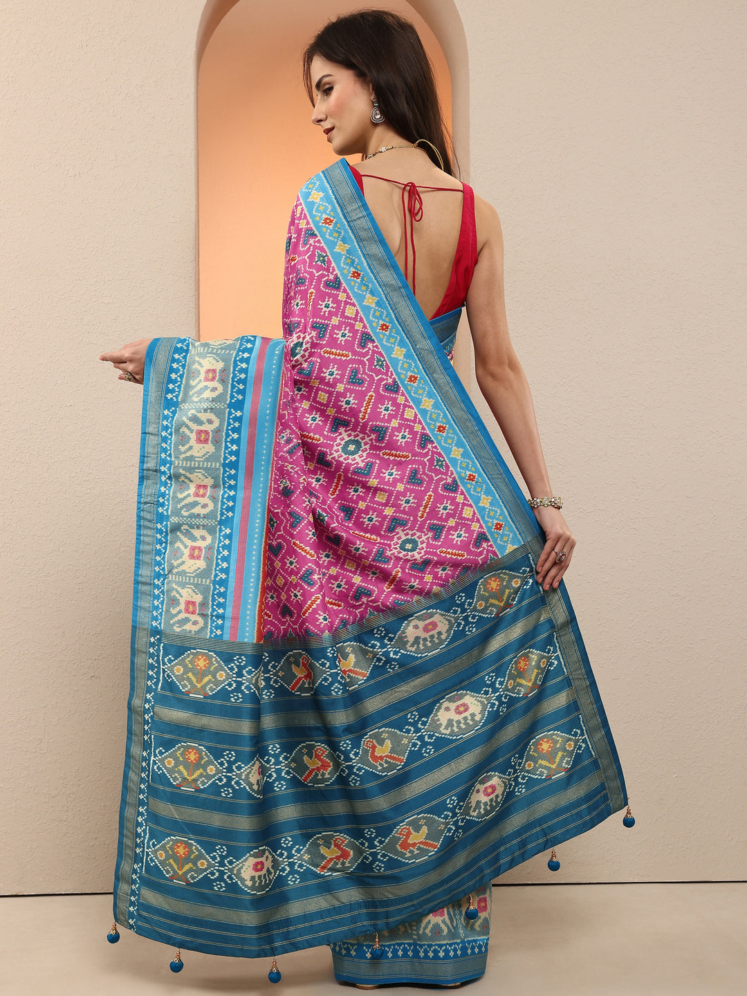 Pink Printed Silk Blend Saree With Unstitched Blouse Piece