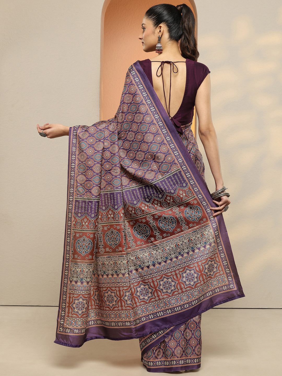 Purple Printed Silk Blend Saree With Unstitched Blouse Piece