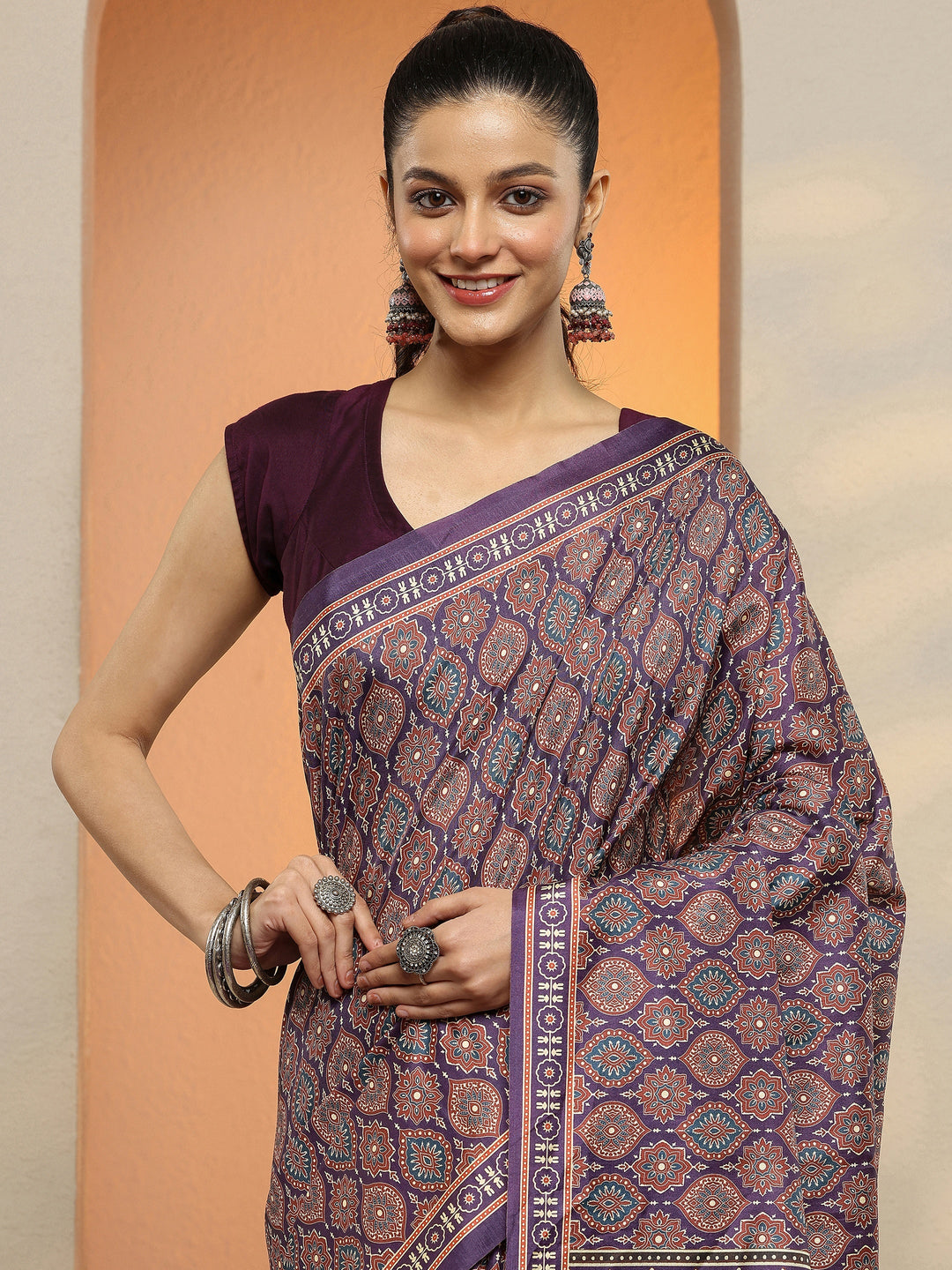 Purple Printed Silk Blend Saree With Unstitched Blouse Piece