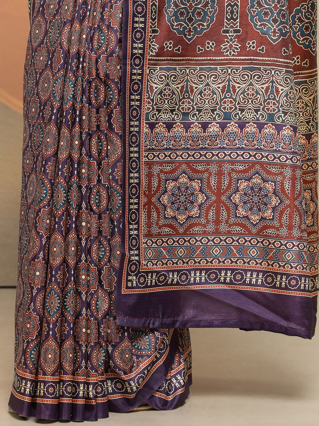 Purple Printed Silk Blend Saree With Unstitched Blouse Piece