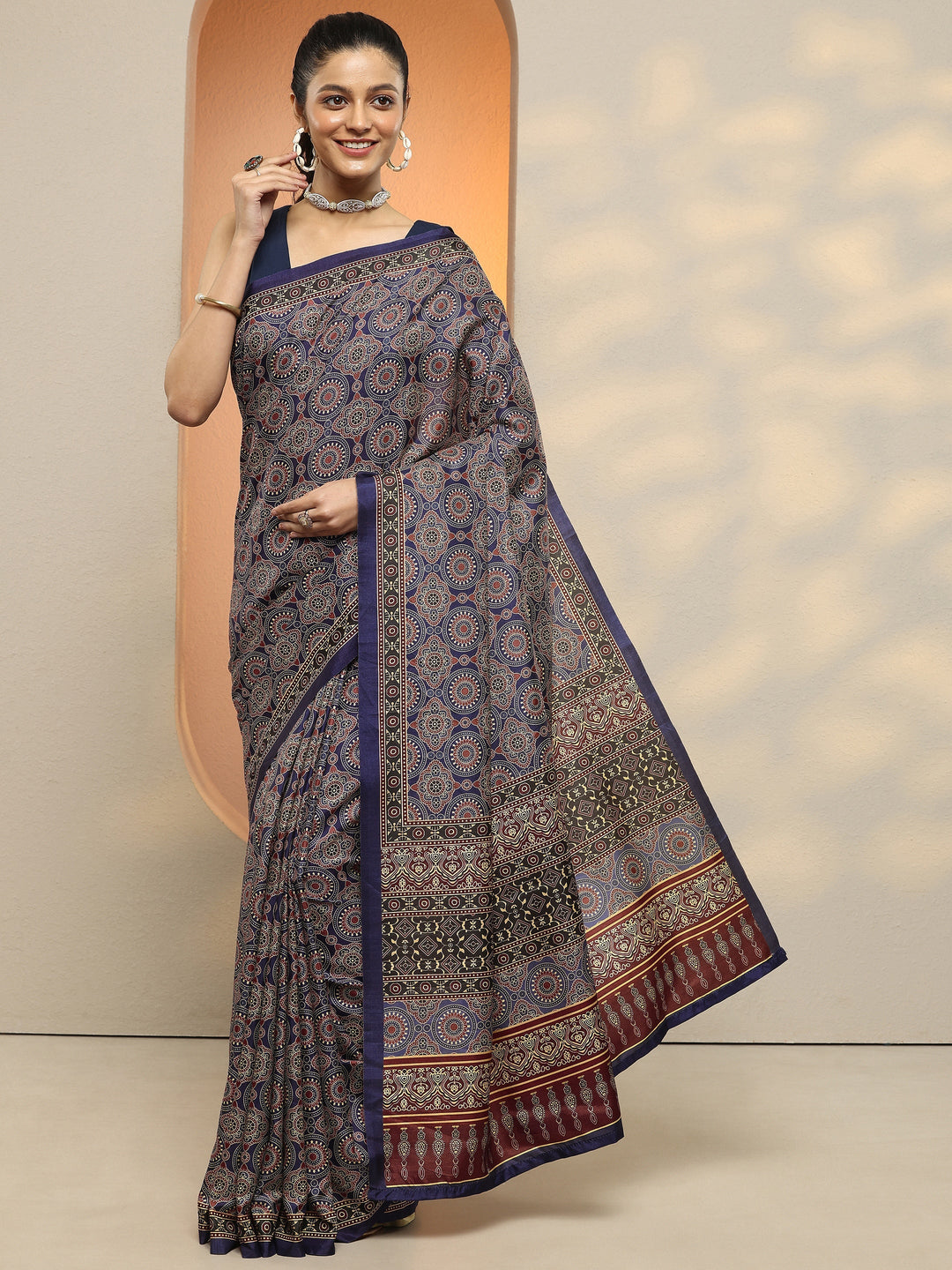Navy Blue Printed Silk Blend Saree With Unstitched Blouse Piece