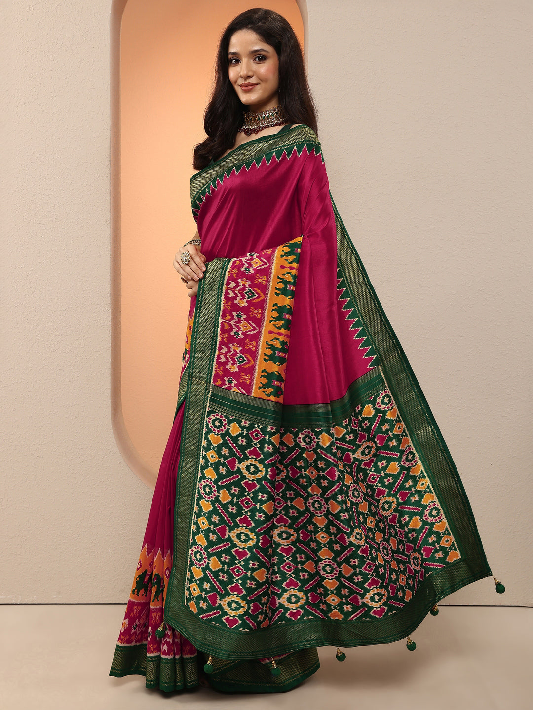 Pink Printed Silk Blend Saree With Unstitched Blouse Piece