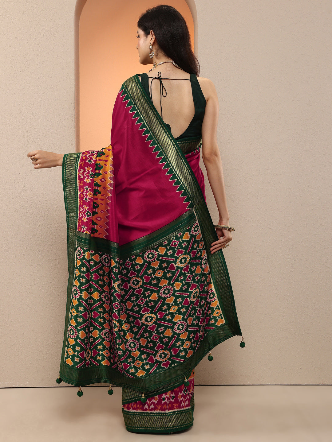 Pink Printed Silk Blend Saree With Unstitched Blouse Piece