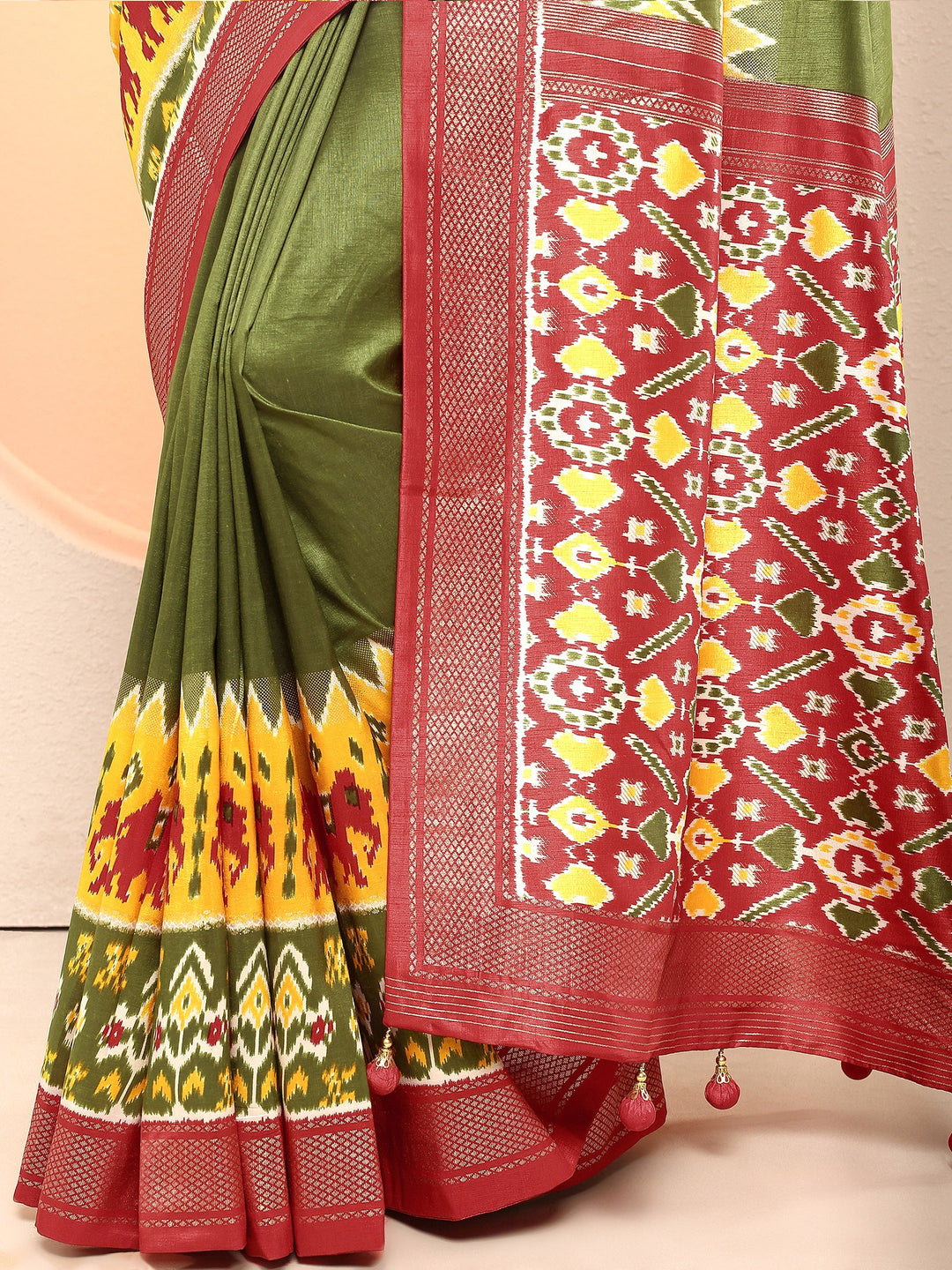 Green Printed Silk Blend Sarees With Unstitched Blouse Piece