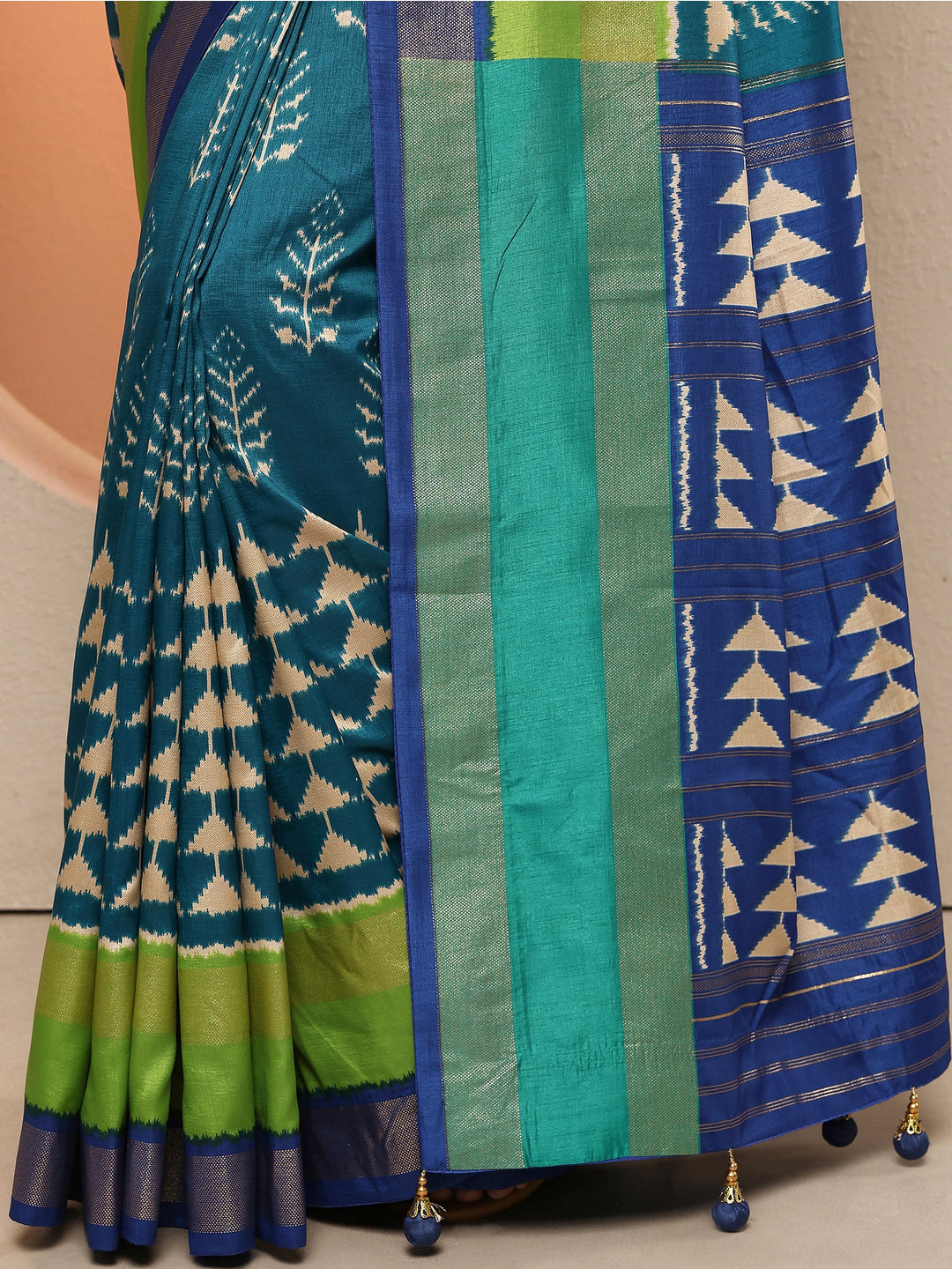 Blue Printed Silk Blend Sarees With Unstitched Blouse Piece