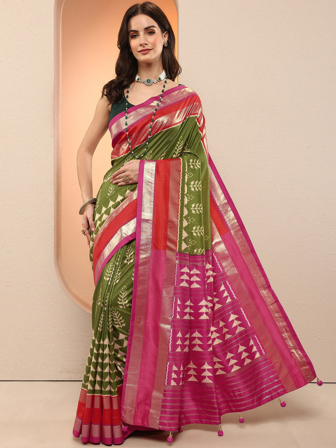 Green Printed Silk Blend Sarees With Unstitched Blouse Piece