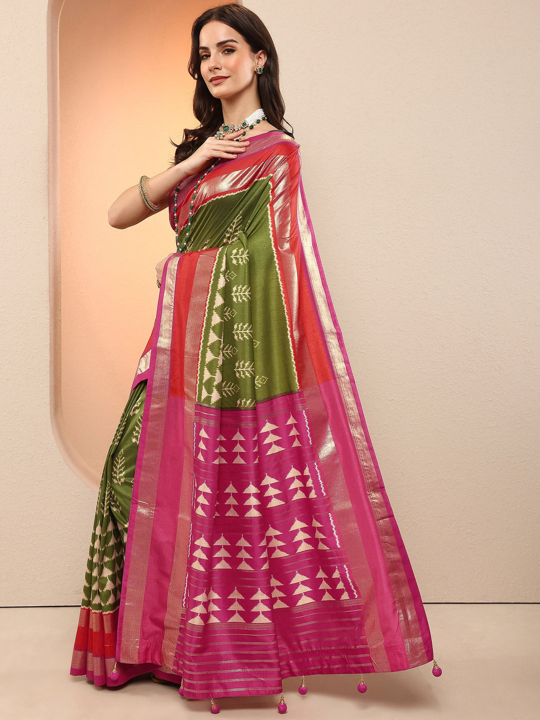 Green Printed Silk Blend Sarees With Unstitched Blouse Piece