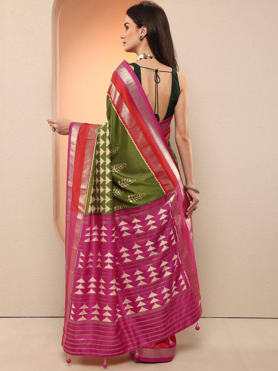 Green Printed Silk Blend Sarees With Unstitched Blouse Piece