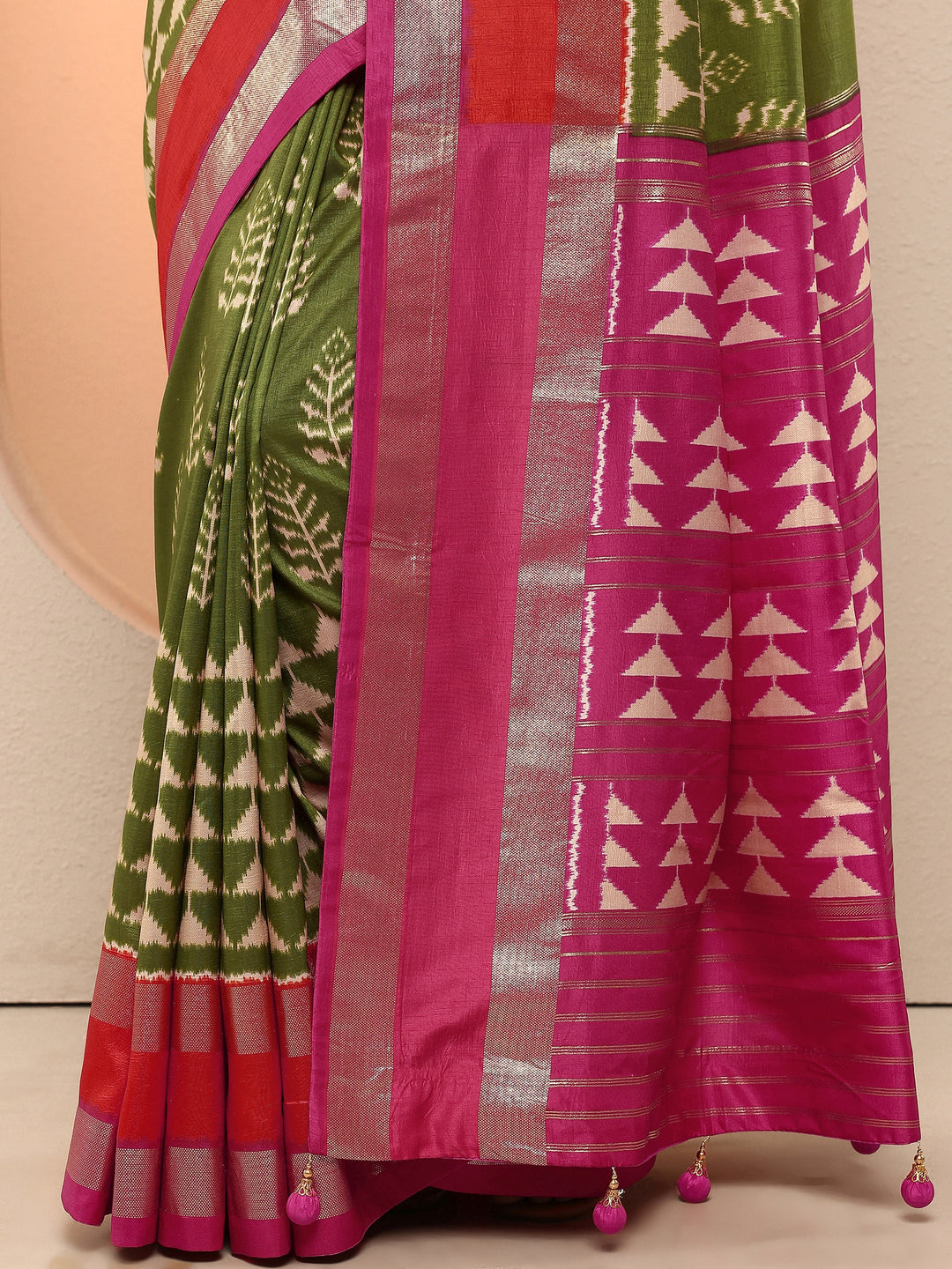 Green Printed Silk Blend Sarees With Unstitched Blouse Piece