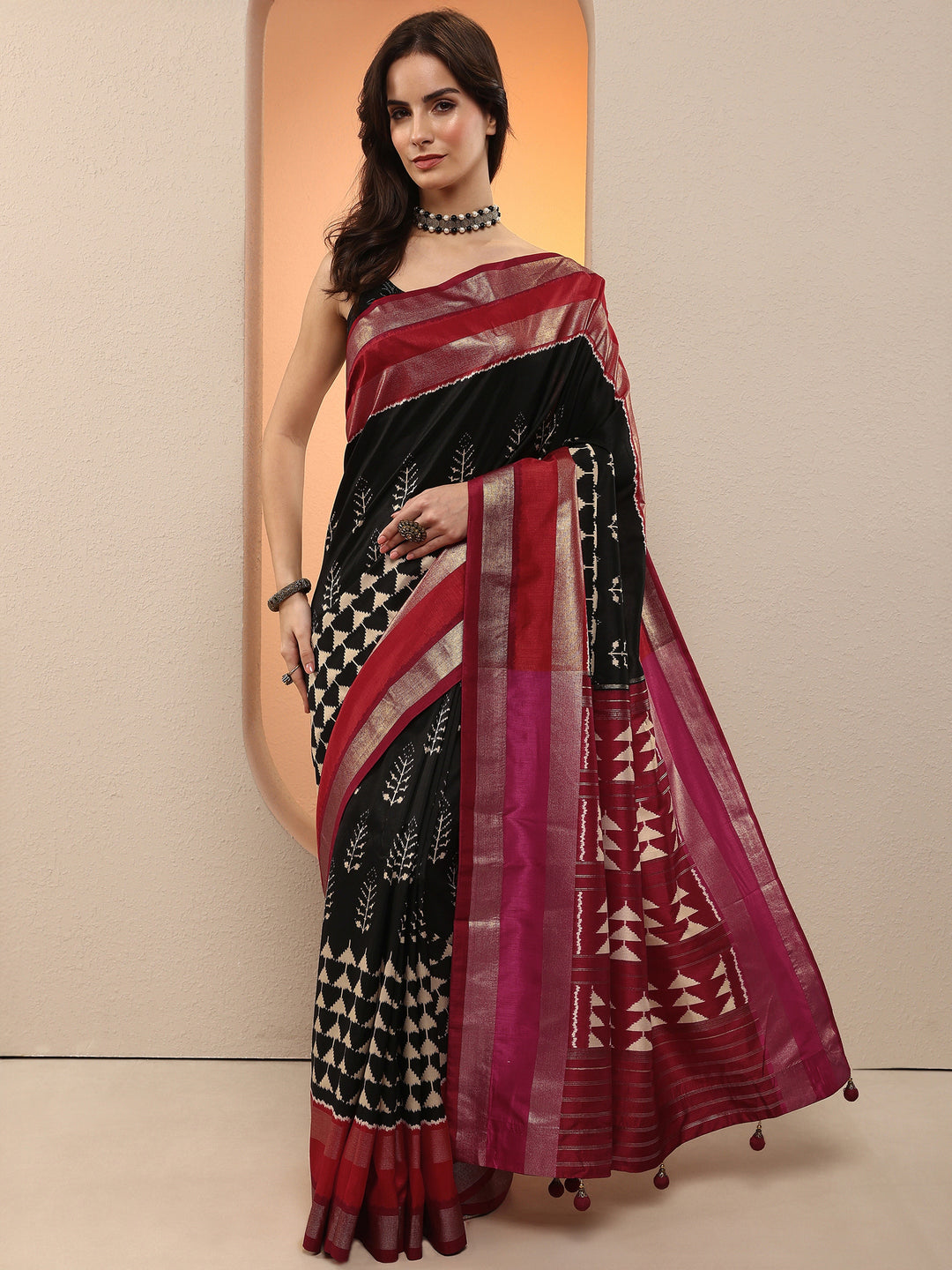 Black Printed Silk Blend Saree With Unstitched Blouse Piece