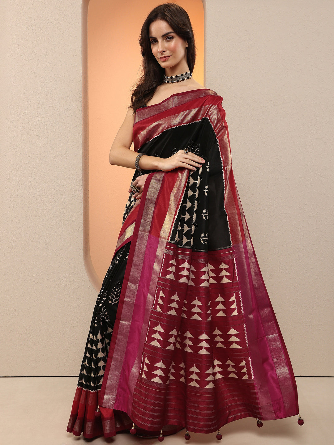 Black Printed Silk Blend Saree With Unstitched Blouse Piece