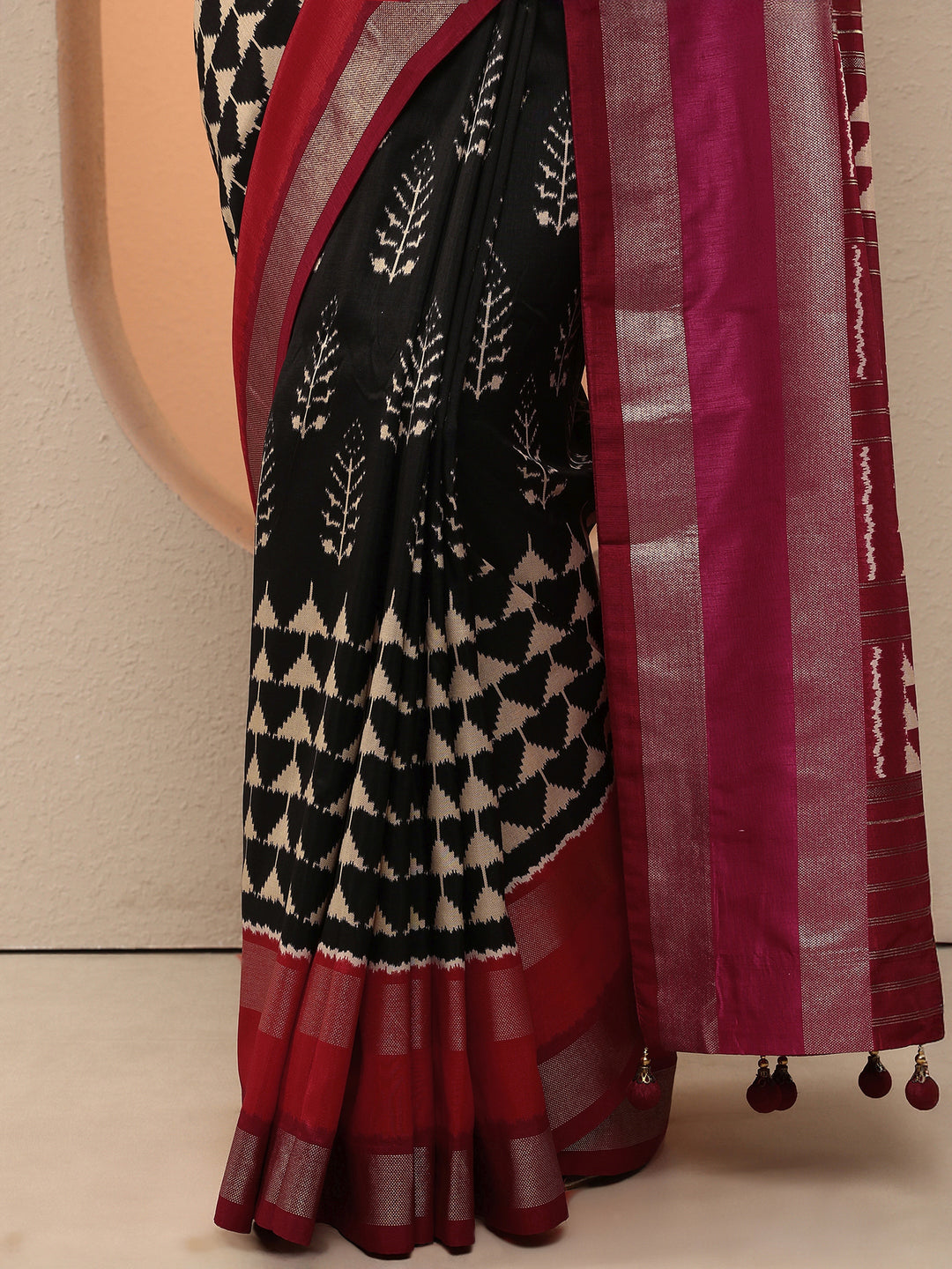 Black Printed Silk Blend Saree With Unstitched Blouse Piece