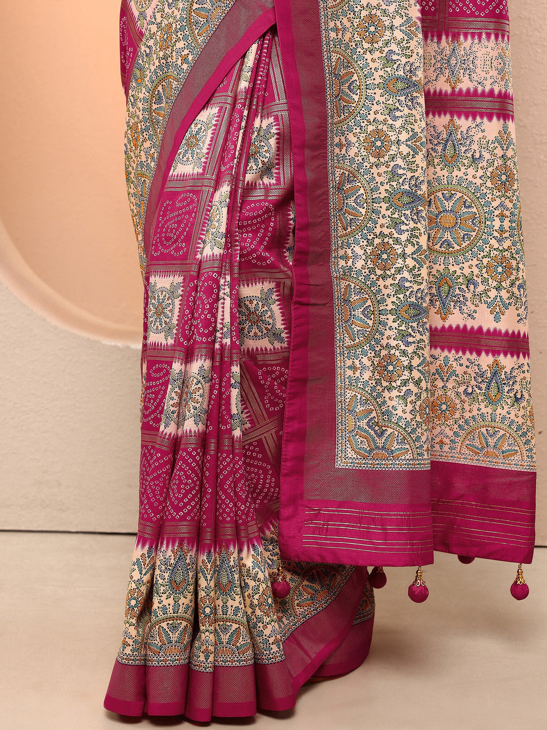 Pink Bandhani Printed Sarees With Unstitched Blouse Piece