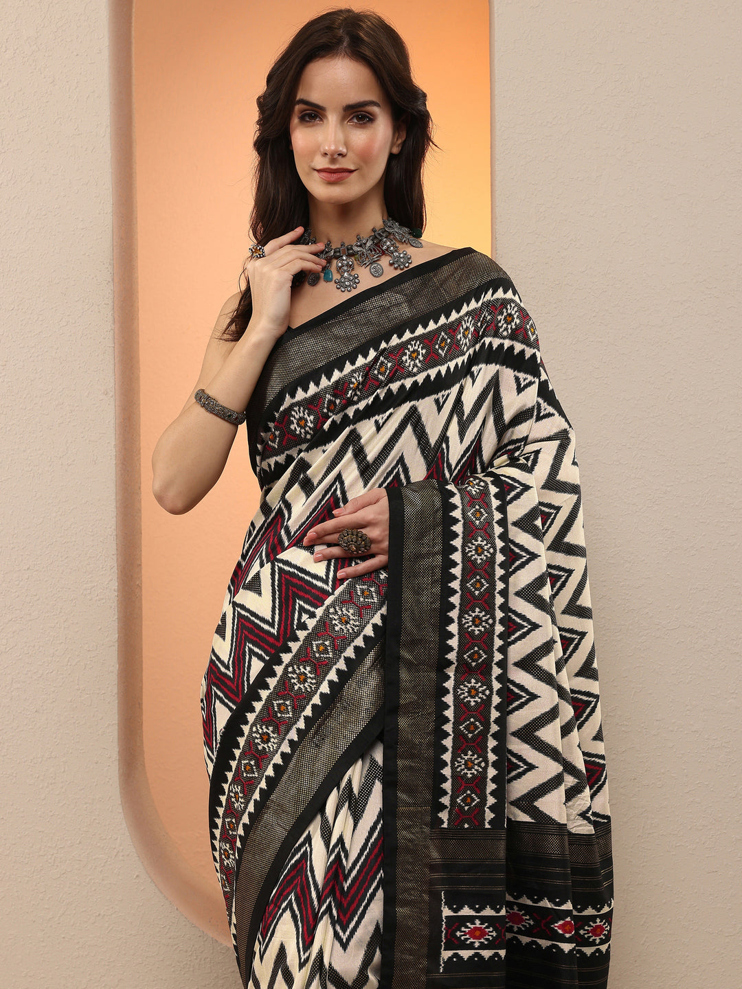 Black Chevron Printed Silk Blend Saree With Unstitched Blouse Piece