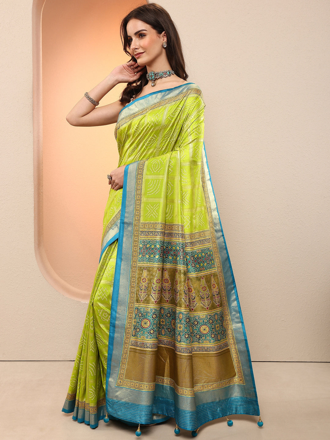Green Bandhani Printed Sarees With Unstitched Blouse Piece