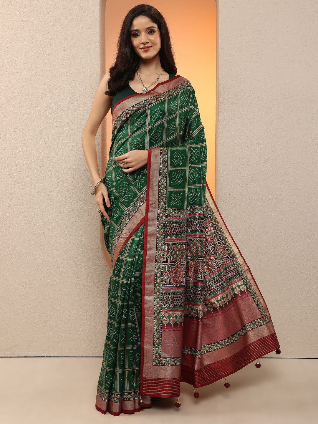 Green Bandhani Printed Silk Blend Saree With Unstitched Blouse Piece
