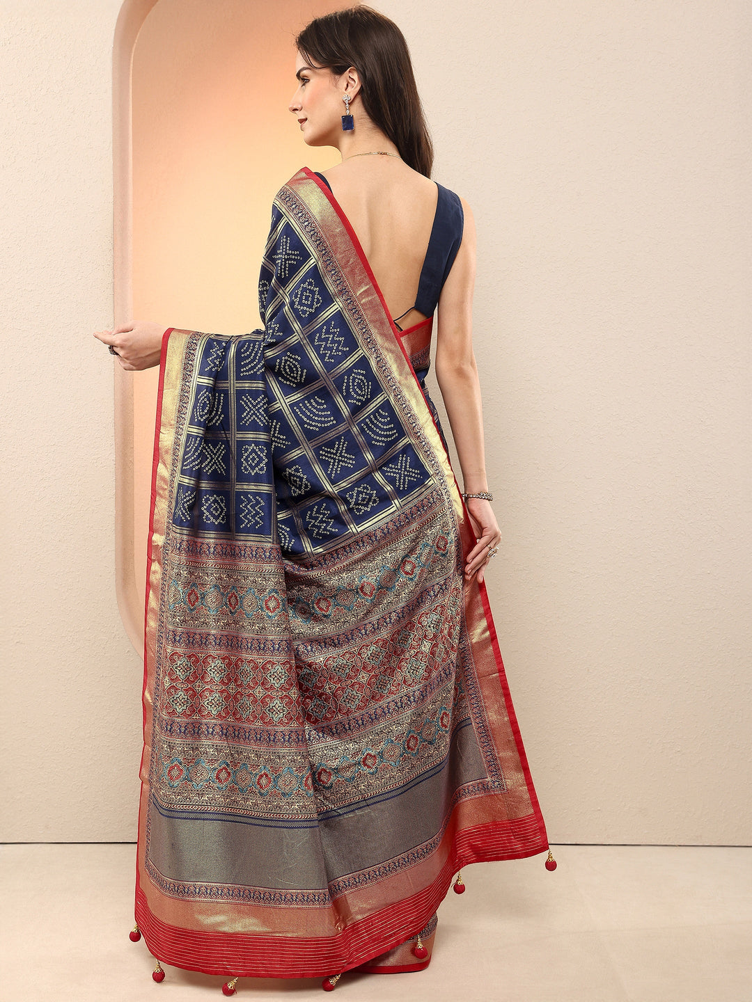 Navy Blue Bandhani Printed Sarees With Unstitched Blouse Piece