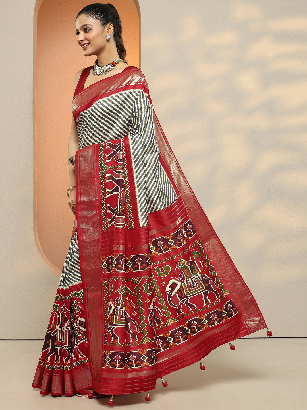 Grey Leheriya Printed Silk Blend Saree With Unstitched Blouse Piece
