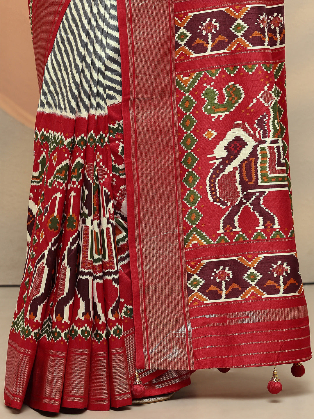 Grey Leheriya Printed Silk Blend Saree With Unstitched Blouse Piece