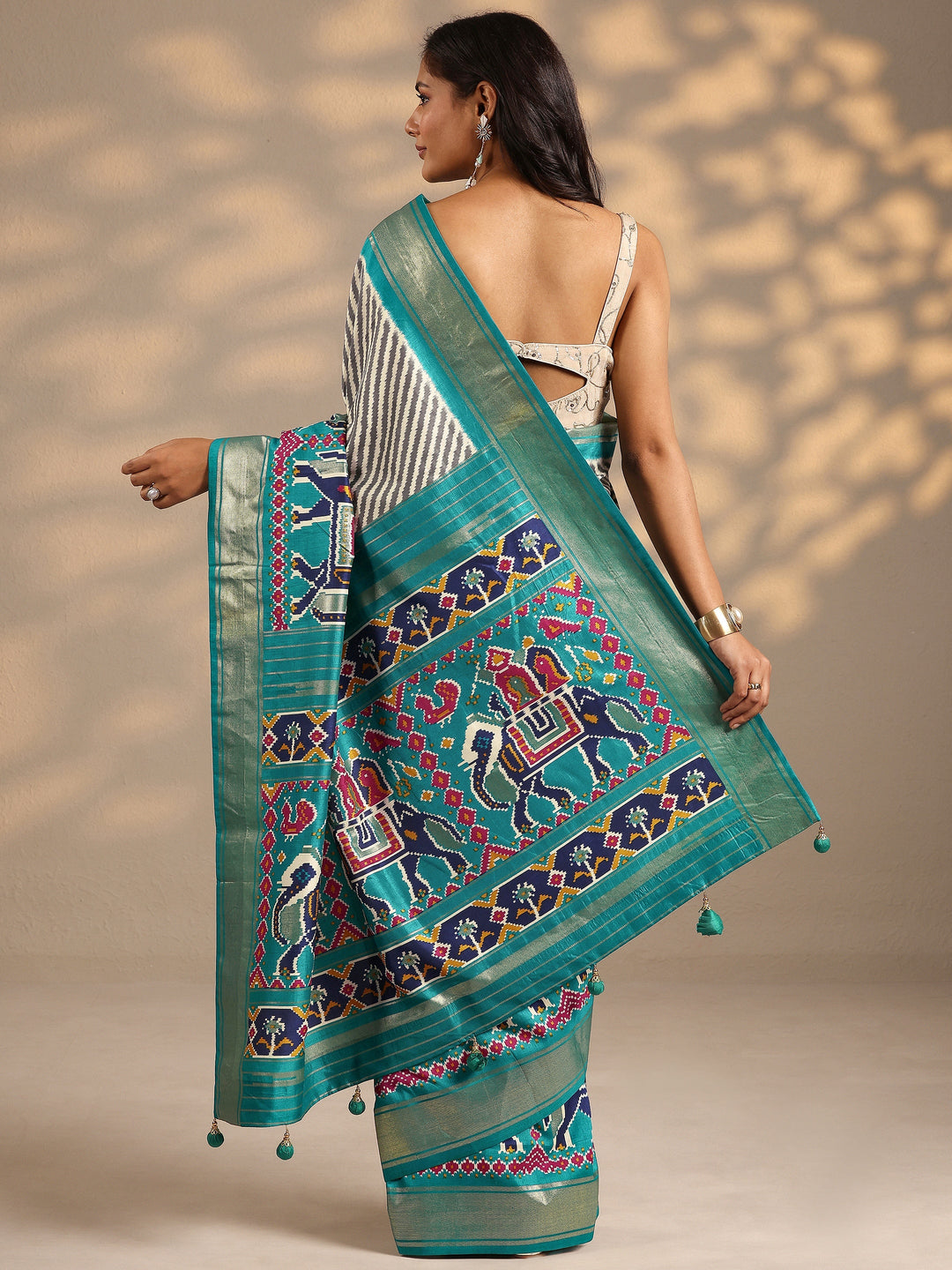 Grey Leheriya Printed Silk Blend Saree With Unstitched Blouse Piece