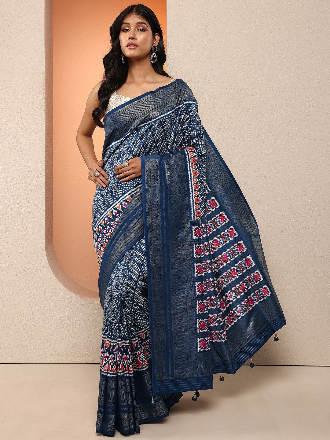 Navy Blue Geometric Printed Silk Blend Saree With Unstitched Blouse Piece